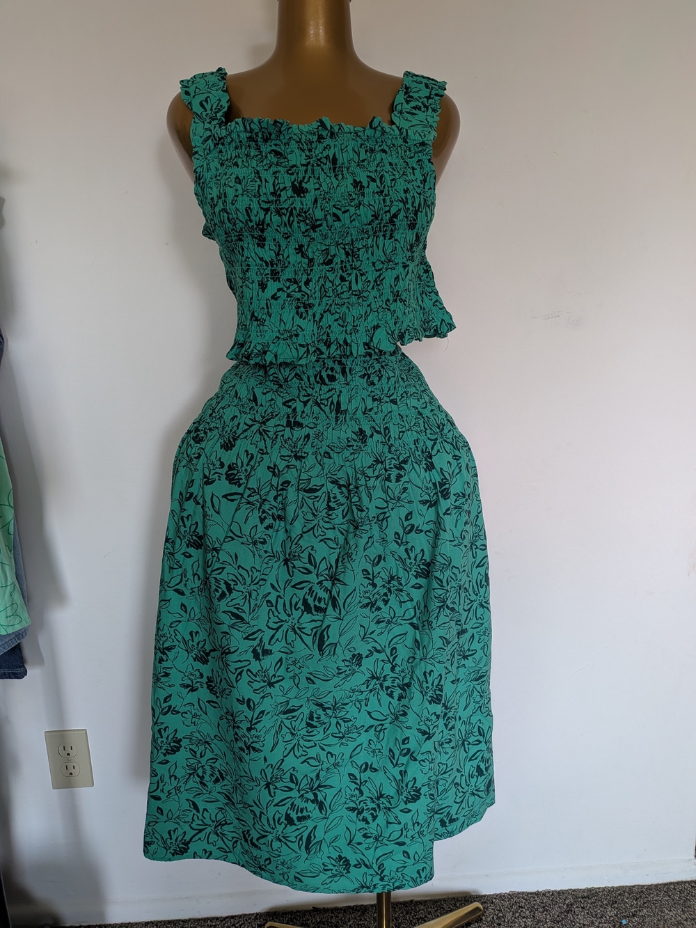 Floral Green & Black Smocked Two Piece Crop Top & Midi Skirt Matching Set-L